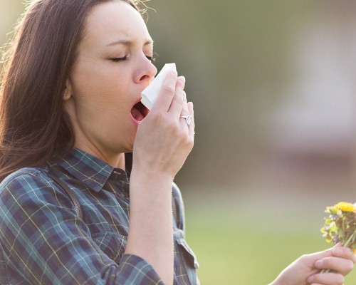 Rinita alergica: simptome si tratament naturist